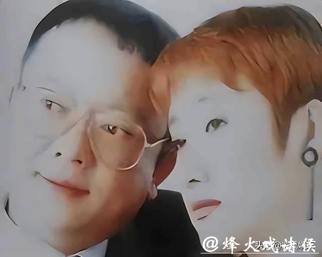 77岁王刚近况曝光！三婚娶小20岁美女教授，为了17岁儿子奔波不停