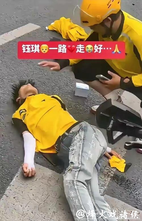 岁末年初快递量激增 小哥竟搭起帐篷“霸占”人行道 岁末年初快递量激增 小哥竟搭起帐篷“霸占”人行道